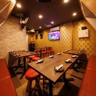 グループでの各種宴会、女子会、お誕生日などお祝いなどにおすすめの半個室です。落ち着いた大人の空間でゆったりと美味しいお料理と豊富に取り揃えたお酒をお楽しみください。