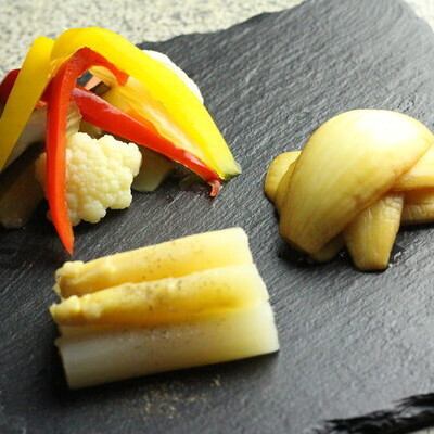 【前菜盛り合わせ】鮮やかで目で見ても楽しい一品！厳選された食材を丁寧に調理した、和洋折衷の創作料理♪