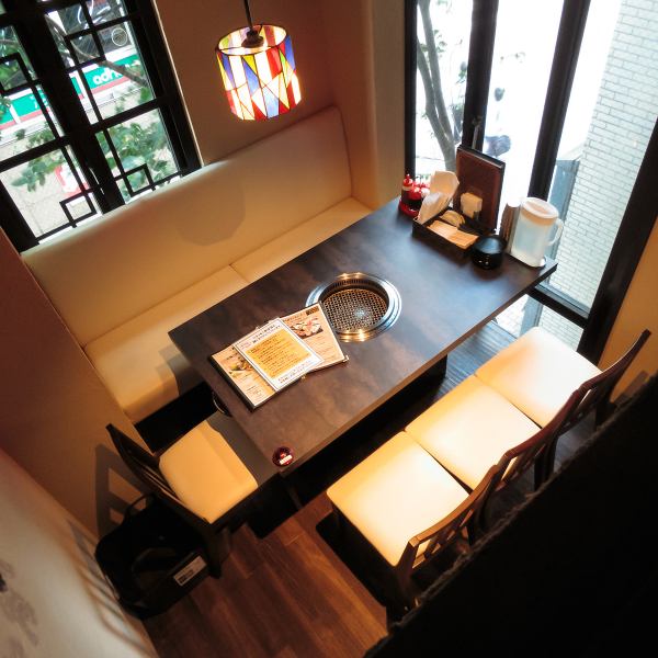 We have table seats that emphasize a sense of privacy.You can use it for various purposes such as girls-only gatherings and birthday parties.Enjoy authentic Korean food in a clean shop!