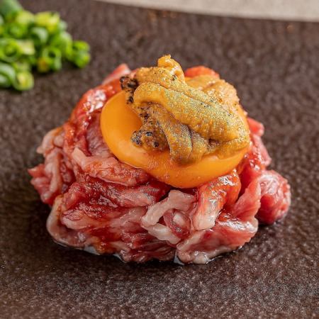 炙り雲丹とろ肉ユッケ