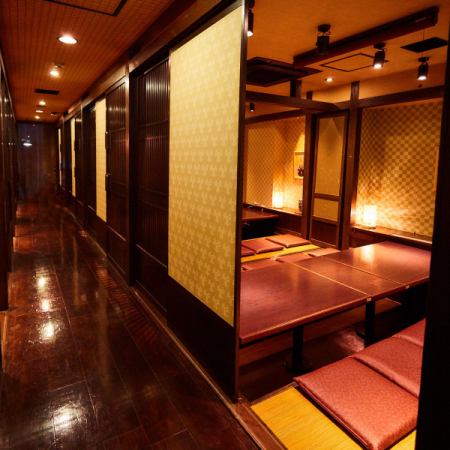 【廣島私人包廂居酒屋】設有下沉式暖桌的私人包廂,可供小型團體使用。