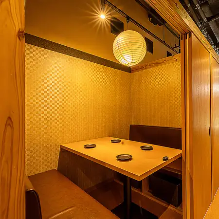【広島 個室 居酒屋】テーブルタイプの個室もご用意！連結して最大12名様の飲み会でご利用可能♪