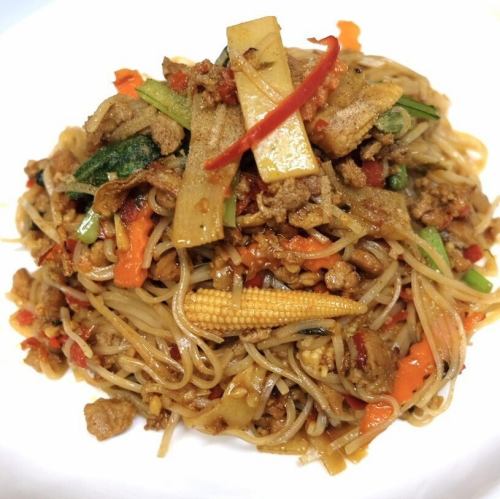 鶏ひき肉辛口バジル焼きそば