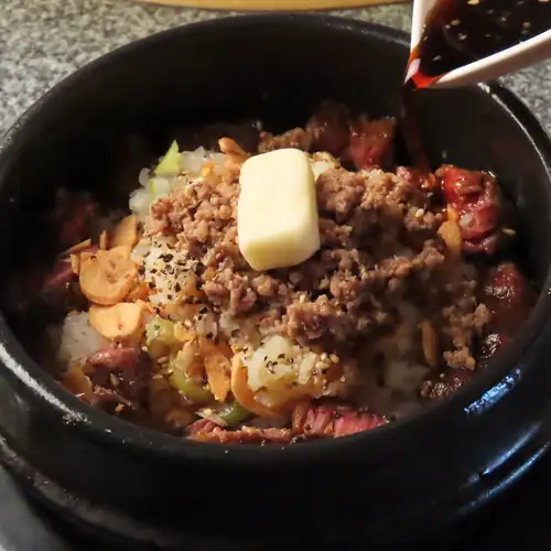 Stone-grilled garlic rice
