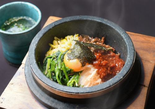 石焼ビビンバ(ワカメスープ付き)