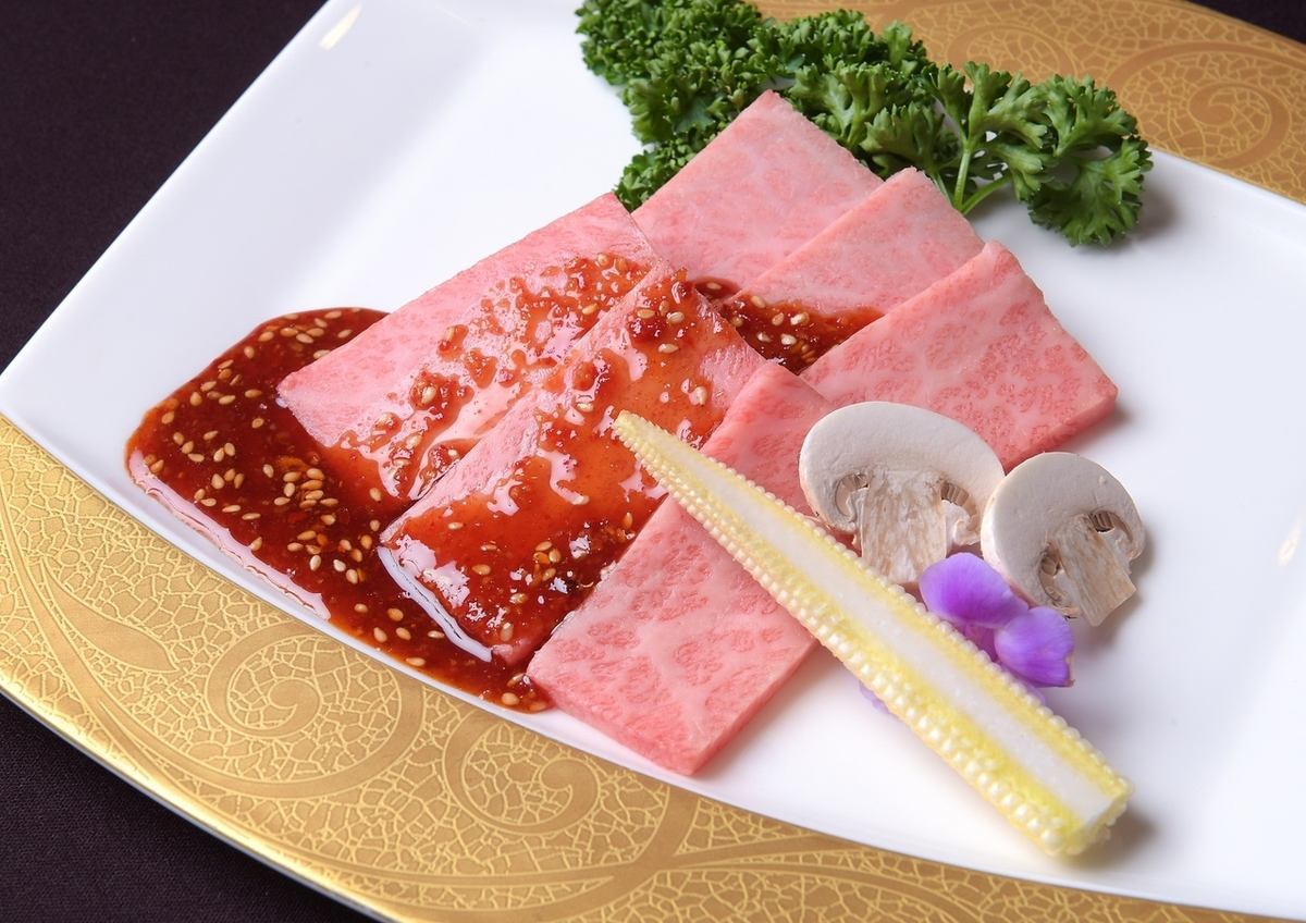 美味しいお肉とお酒で乾杯♪落ち着いた雰囲気も人気◎