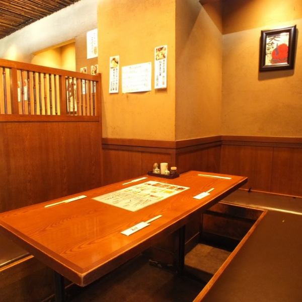 宴会にオススメのBOXもご用意！仕切りもあるのでプライベート空間◎2名様テーブルや4名様テーブルもご用意しています★テーブル同士を繋げれば10名以上の宴会にも対応可能！最大40名まで収容できます！梅田で焼き鳥ランチなら！Counter seats are recommended! There is also a table seat!Yakitori Lunch at Umeda!!