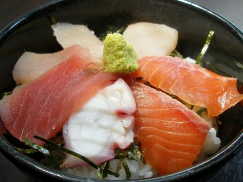 Seafood bowl / Negitoro bowl