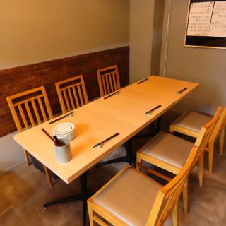 [Table seats] Seats can be combined depending on the number of people, such as 2 to 8 people.