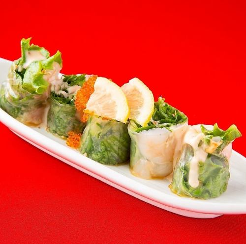 Fresh spring rolls with shrimp and avocado