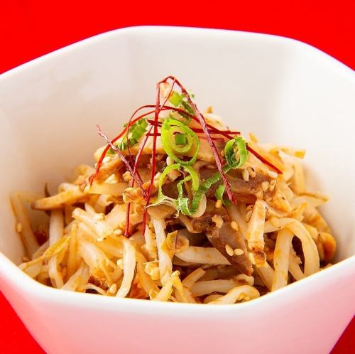 Spicy bean sprouts and chashu sauce