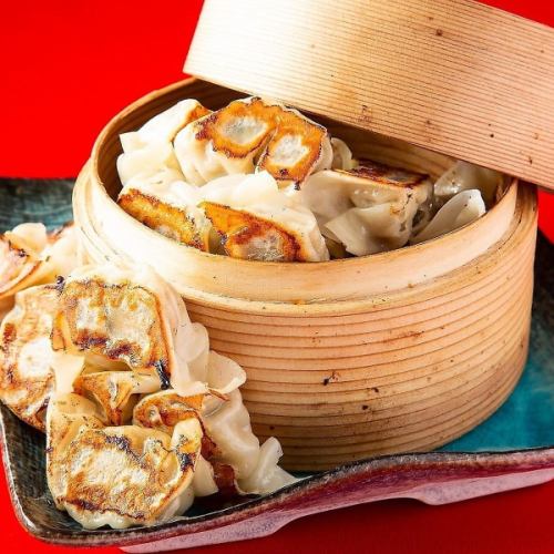 当店名物！ボリューム満点『こぼれ餃子』！