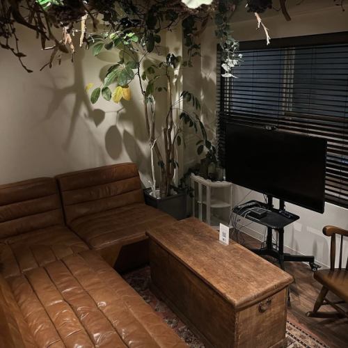 テーブル席やソファ席をご利用できます。