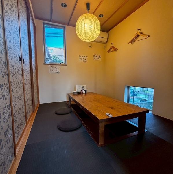 Accommodates up to 16 people! Enjoy a relaxing dinner in a private room with a sunken kotatsu table.