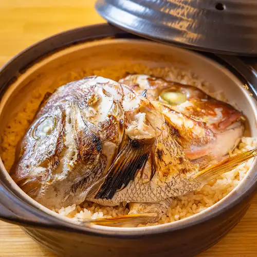 市場直送の鮮魚と旬の食材を活かした創作料理