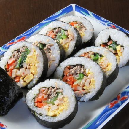 Course B: 4 dishes including explosive gyeran-jim and a whole kimbap for 3,500 yen (tax included) ◆ 3-6 people