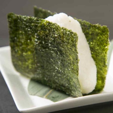 Onigiri (salmon / plum / mentaiko)