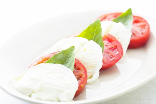 BUFFALO MOZZARELLA & TOMATOES