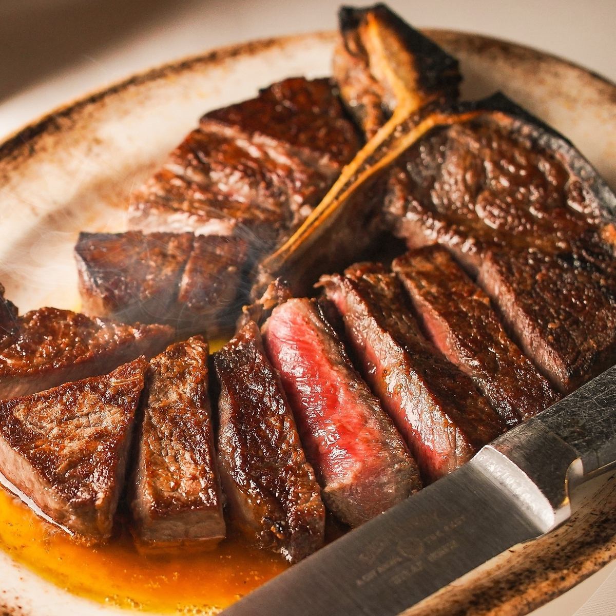 NY의 전통적인 스타일로 제공하는 숙성 고기 스테이크를♪희귀한 교토 고기 등 메뉴도 풍부