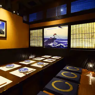 最大20名様の掘りごたつ個室。大きな窓から外の景色をお楽しみいただけます。宴会・飲み会・女子会に◎