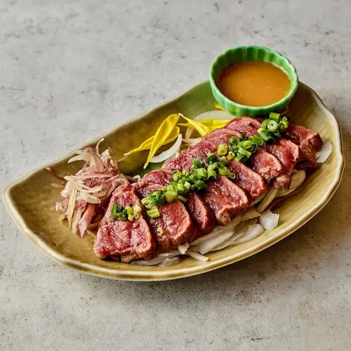 馬肉のたたき　旨辛にんにく醤油