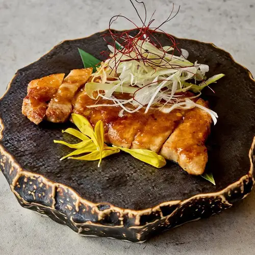 厚切り豚ロース鉄板焼き　熟成麹味噌仕立て
