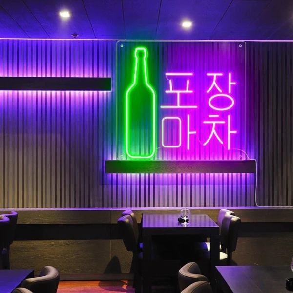 店内はレトロのインテリアでまとめられています。しっとりとした大人の空間で、お料理やお酒と共に雰囲気もお楽しみいただけます。写真映えするお席ですので各種シーンでも喜ばれます◎
