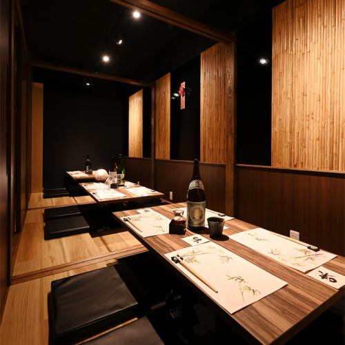 【7～10名様完全個室（掘りごたつ）】数々の飲食店を手がけたデザイナーの空間作りは別格◆オシャレ空間でのお食事はまた一味違った楽しさがあります。各種ご宴会コース、単品料理に飲み放題プラン、お席のみご予約もお待ちしております。
