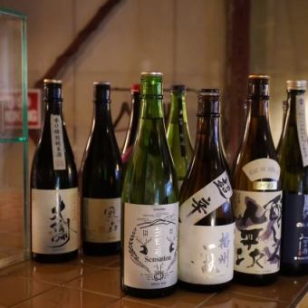 栄の隠れ家で日本酒10種飲み比べコース