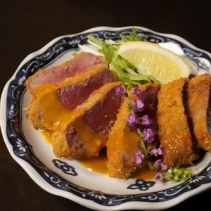 レア牛カツ ウニチーズソースがけ