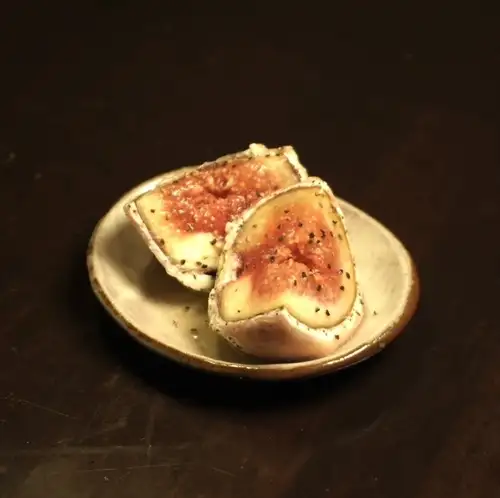 季節フルーツの生ハムクリームチーズ包み