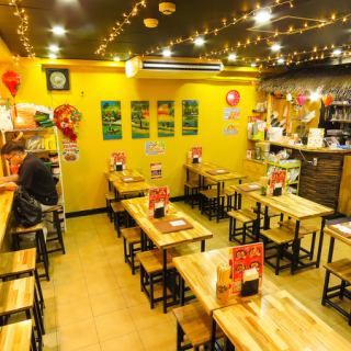カウンター席は6席あり、お一人でも気軽にご利用いただけます。お席から料理人が作る料理を間近で楽しむことができます。11時から23時まで営業しておりますので、お気軽にご利用いただけます。※20時までご予約が可能で、お一人から予約いただけます。