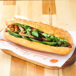 とりムネ肉のバターソテーバインミー