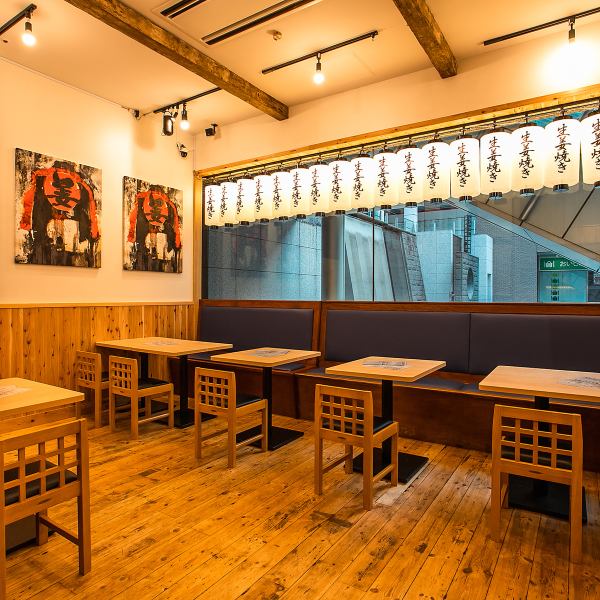 【ランチタイムやお仕事終わりのちょい飲みにも◎】お一人様でもお気軽にお立ち寄りいただけるので、ランチでもディナーでも気兼ねなくお過ごしいただけます！