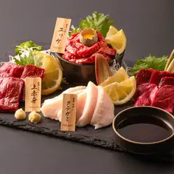 産地直送！馬刺しの盛り合わせ