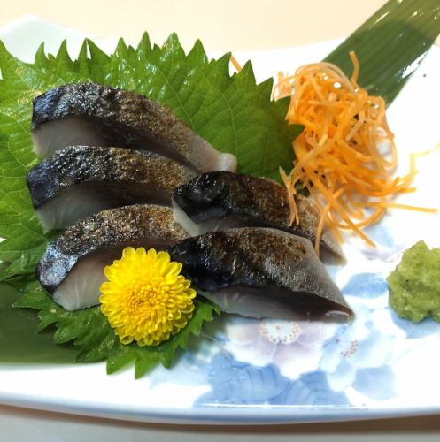 Broiled mackerel sashimi