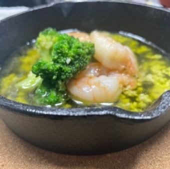 海老とブロッコリーのアヒージョ