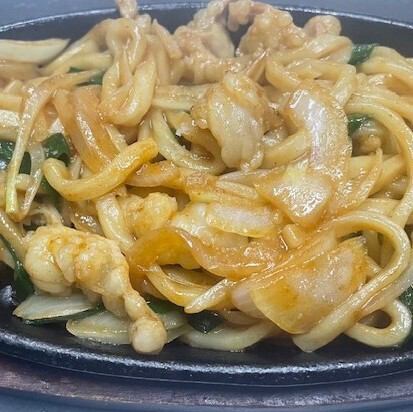 ホルモン焼うどん