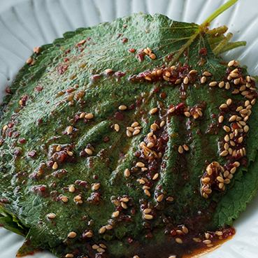 Sesame leaves pickled in soy sauce