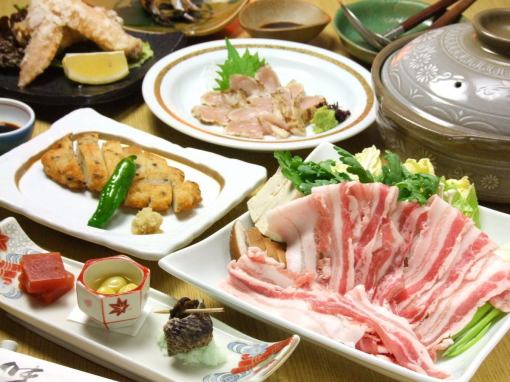 닭고기 타타키・흑돼지 샤브샤브 포함한 전 6품 가고시마 향토 요리 코스 4400엔(부가세 포함)