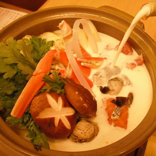 美味！满满的胶原蛋白♪海鲜和豆浆火锅套餐5,500日元（含税）