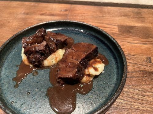 牛スネ肉の赤ワイン煮込み～マッシュポテト添え～