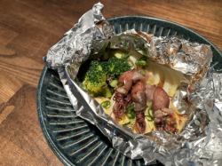 ホタルイカと春キャベツの酒盗ホイル焼き