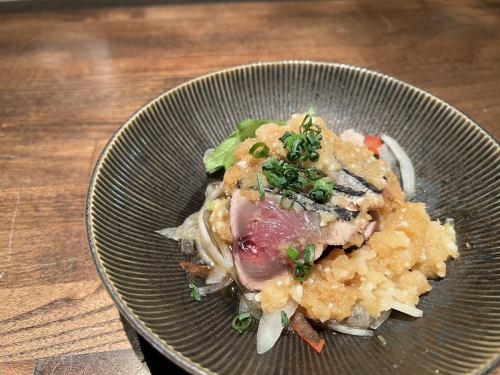 鰹のタタキ～ニンニクおろしポン酢掛け～