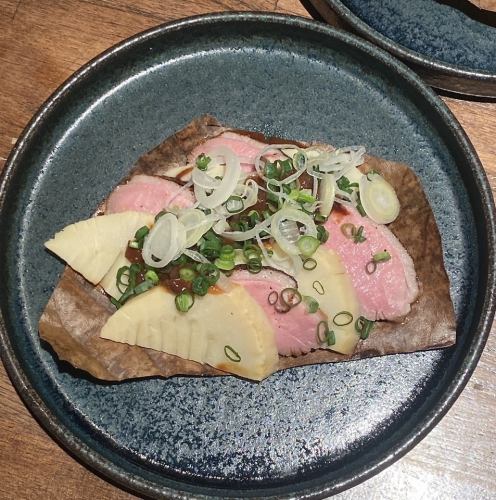 焼きナスと合鴨の棒葉焼き