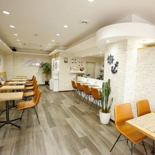 すべてのテーブルを連結することで、最大16名様までご利用いただけます！大人数の集まりやパーティー利用にも最適です♪