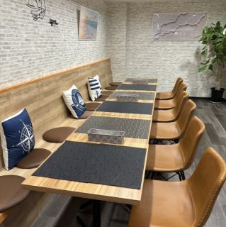By connecting all the tables, you can accommodate up to 16 people! It's perfect for large gatherings and parties.