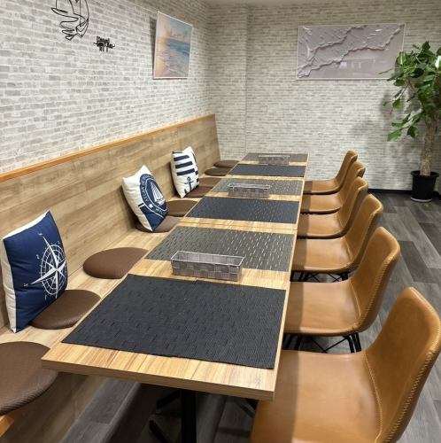 By connecting all the tables, you can accommodate up to 16 people! It's perfect for large gatherings and parties.