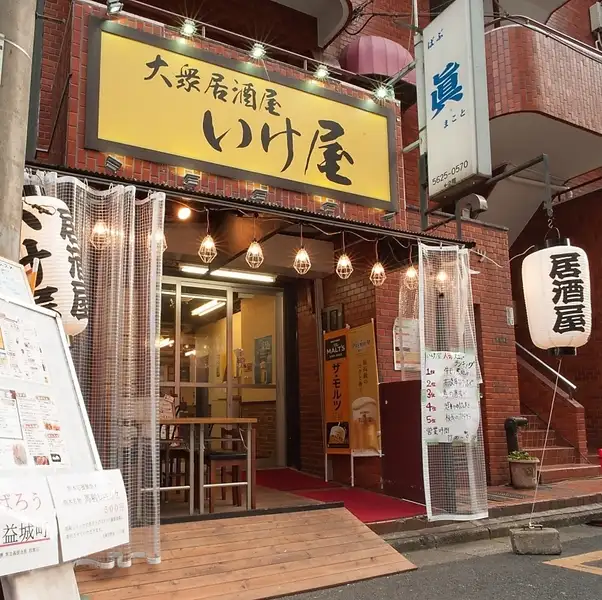 店内は温かみのある雰囲気で、居心地の良さを大切にした空間。テラス席もあり、ペット同伴での利用も可能です。記念日やお祝いに対応できるサプライズ演出もご用意し、特別な時間をサポートします。幅広いシーンでご利用いただけます◎ペット同伴での食事や休憩にもお使いいただけます。