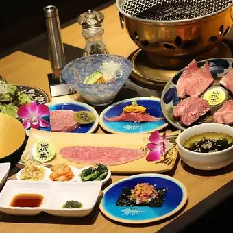 【90分飲み放題】観光・記念日に◎ワンランク上の至福の時間・極上焼肉会席コース（全13品）　